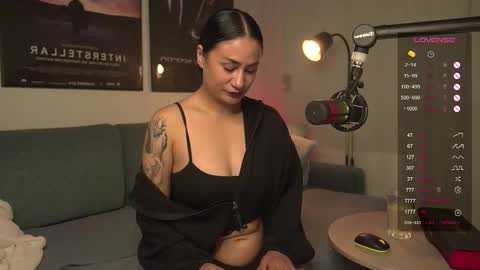 Snapshot of xcummingxsoonx chatting on 09-25-25, 05:49 MIRA online show from 09-25-25, 05:49