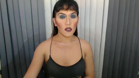 GWEN THOMPSON .......   online show from 12-15-24, 12:06