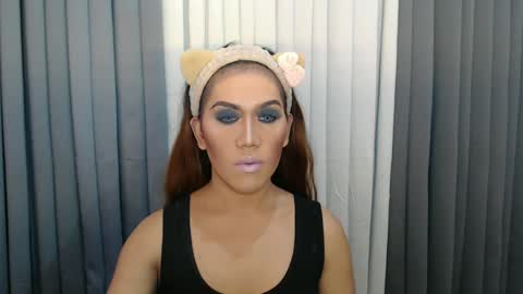 GWEN THOMPSON .......   online show from 12-21-24, 12:53