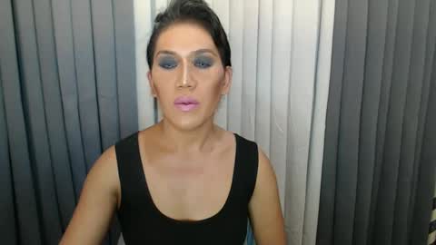 GWEN THOMPSON .......   online show from 12-24-24, 05:05