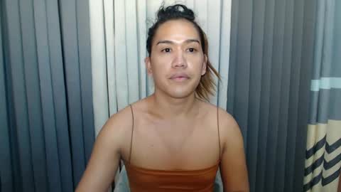 GWEN THOMPSON .......   online show from 03-01-25, 06:46