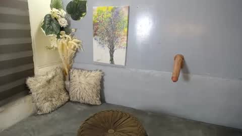 GWEN THOMPSON .......   online show from 03-05-25, 04:35