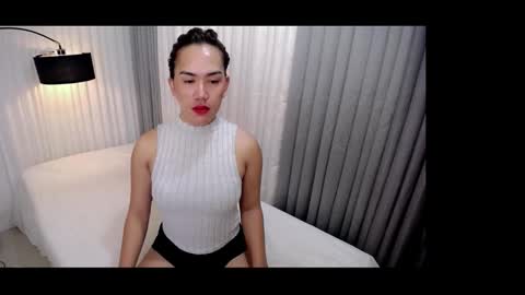 GWEN THOMPSON .......   online show from 09-28-25, 08:25