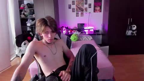 Snapshot of xice_boy chatting on 03-05-26, 03:19 xIce Boy online show from 03-05-26, 03:19