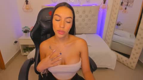 xiomara_cortes online show from 02-03-25, 07:10