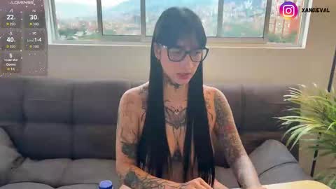 Snapshot of xisisxx chatting on 09-12-25, 10:43 xisisxx online show from 09-12-25, 10:43