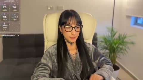 Snapshot of xisisxx chatting on 10-08-25, 10:51 xisisxx online show from 10-08-25, 10:51