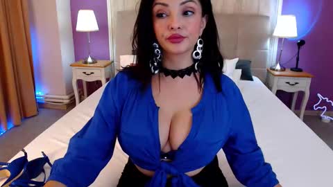 Snapshot of xkimoraxx chatting on 10-01-25, 09:54 Kim online show from 10-01-25, 09:54