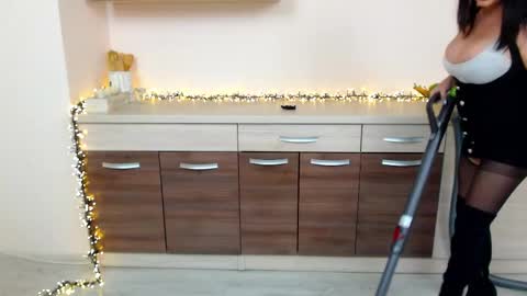 Snapshot of xkimoraxx chatting on 11-18-25, 05:17 Kim online show from 11-18-25, 05:17