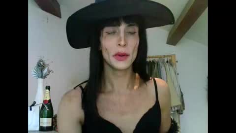 Wendy online show from 10-24-25, 01:51