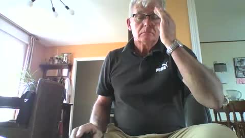 Snapshot of xmaeg3 chatting on 09-10-25, 12:38 xmaeg3 online show from 09-10-25, 12:38