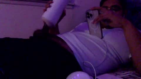 Snapshot of xob3n chatting on 02-14-25, 04:04 Alejandro FullMoon online show from 02-14-25, 04:04