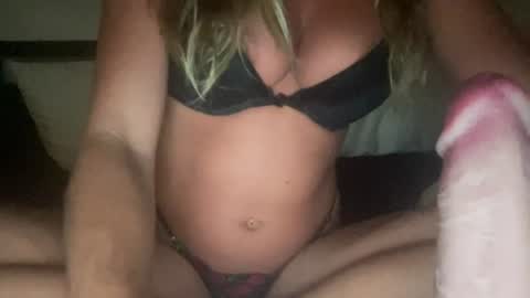 Snapshot of xoviolettt chatting on 06-30-26, 06:14 3 online show from 06-30-26, 06:14