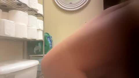 Snapshot of xoxomommy98 chatting on 09-11-25, 06:24 xoxomommy98 online show from 09-11-25, 06:24