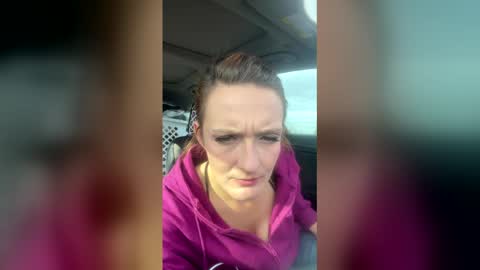 Snapshot of xoxomommy98 chatting on 12-17-25, 08:15 xoxomommy98 online show from 12-17-25, 08:15