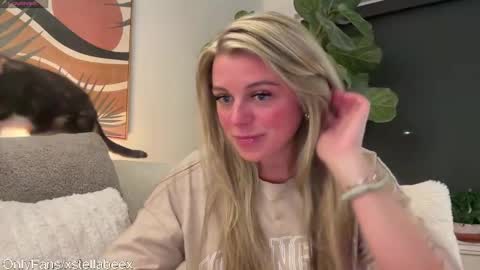 Snapshot of xstellabeex chatting on 12-02-24, 11:51 xstellabeex online show from 12-02-24, 11:51