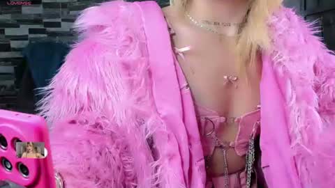 Snapshot of xthesexyboyx chatting on 06-28-26, 09:26 Femboy Exotic online show from 06-28-26, 09:26