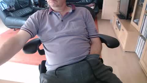 Snapshot of xtommix69 chatting on 06-12-26, 10:36 xtommix69 online show from 06-12-26, 10:36