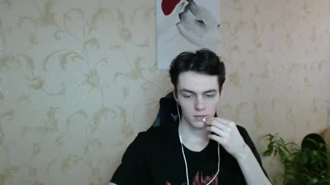 Snapshot of xtraqqq chatting on 05-16-26, 12:48 traqqq online show from 05-16-26, 12:48