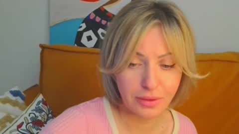 xvaleriax0 online show from 02-11-26, 04:12