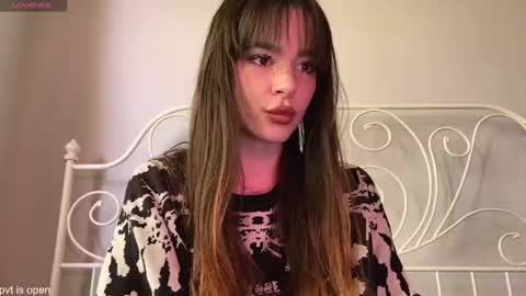 Snapshot of xx_lily chatting on 07-17-26, 11:39 Lily online show from 07-17-26, 11:39
