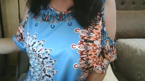 Snapshot of xxalexis chatting on 06-22-26, 09:17 HotMomAlex online show from 06-22-26, 09:17