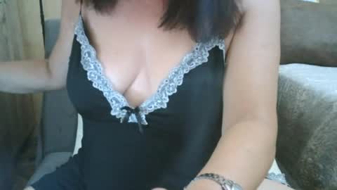 Snapshot of xxalexis chatting on 07-21-26, 07:05 HotMomAlex online show from 07-21-26, 07:05