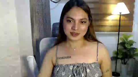 Snapshot of xxjulielovesyouxx chatting on 12-21-24, 02:15 July online show from 12-21-24, 02:15