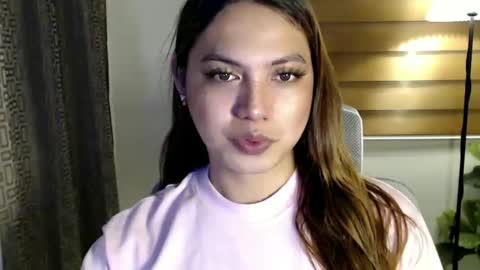 Snapshot of xxjulielovesyouxx chatting on 01-05-25, 05:51 July online show from 01-05-25, 05:51