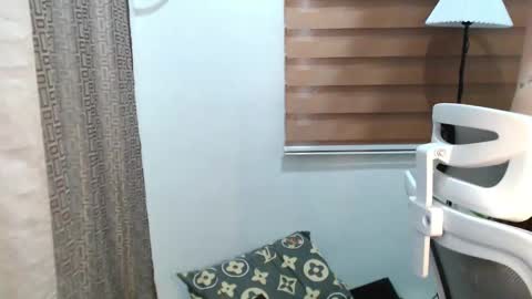 Snapshot of xxjulielovesyouxx chatting on 02-03-25, 05:35 July online show from 02-03-25, 05:35