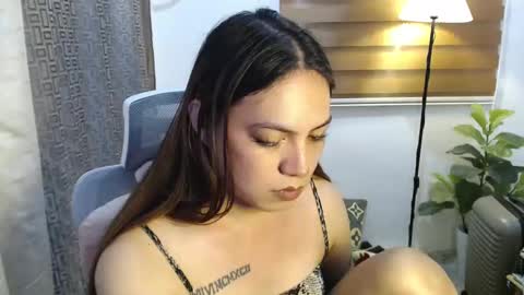 Snapshot of xxjulielovesyouxx chatting on 02-12-25, 06:51 July online show from 02-12-25, 06:51