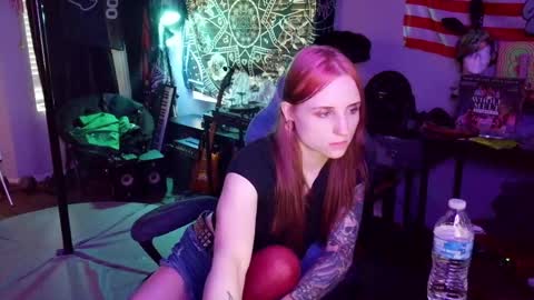 Snapshot of xxlilithmoonxx chatting on 05-19-26, 01:56 Lilith online show from 05-19-26, 01:56