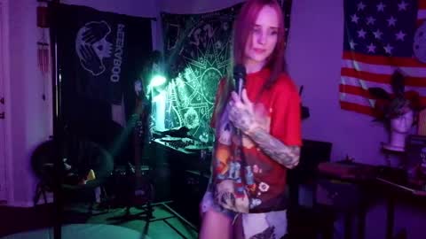 Snapshot of xxlilithmoonxx chatting on 06-05-26, 06:52 Lilith online show from 06-05-26, 06:52