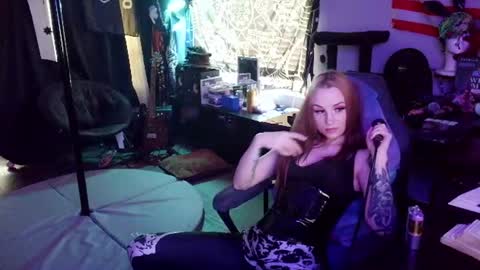 Snapshot of xxlilithmoonxx chatting on 07-06-26, 11:51 Lilith online show from 07-06-26, 11:51