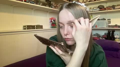 Snapshot of xxloveanastasia chatting on 10-09-25, 05:00 LoveAnastasia online show from 10-09-25, 05:00