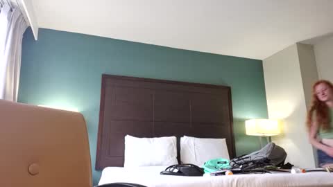 Snapshot of xxmariebliss chatting on 09-14-25, 10:42 xxmariebliss online show from 09-14-25, 10:42