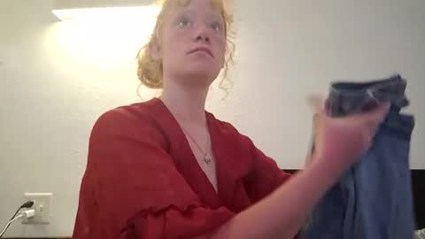 Snapshot of xxmariebliss chatting on 06-10-26, 12:22 xxmariebliss online show from 06-10-26, 12:22