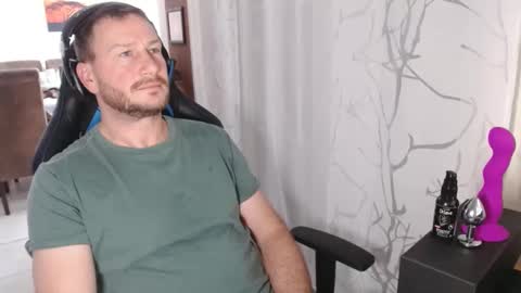 Snapshot of xxmettexx chatting on 01-05-25, 12:42 xxmettexx online show from 01-05-25, 12:42