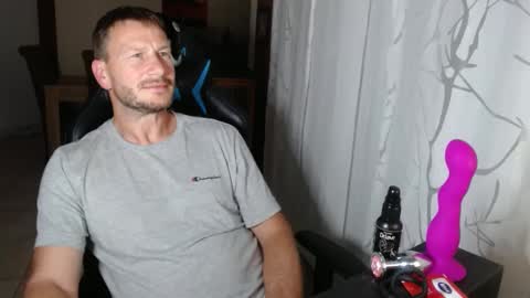 Snapshot of xxmettexx chatting on 09-28-25, 08:25 xxmettexx online show from 09-28-25, 08:25