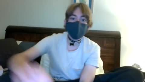 Snapshot of xxmommysboyxx chatting on 06-11-26, 02:33 xxmommysboyxx online show from 06-11-26, 02:33
