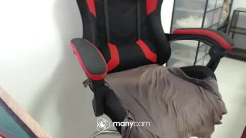 Snapshot of xxmonsterbigcockxx chatting on 11-16-25, 01:00 Kaycee online show from 11-16-25, 01:00