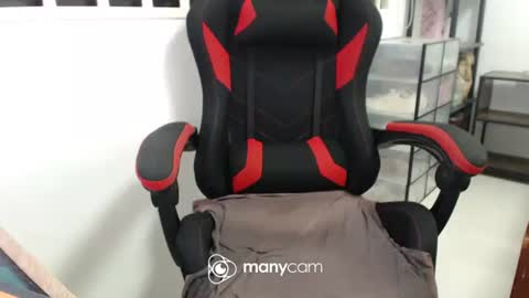 Snapshot of xxmonsterbigcockxx chatting on 11-17-25, 04:07 Kaycee online show from 11-17-25, 04:07