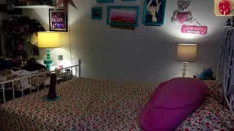 Strawberry Jane online show from 03-04-26, 03:12