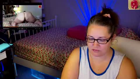 Snapshot of xxstrawberryjanexx chatting on 06-12-26, 04:44 Strawberry Jane online show from 06-12-26, 04:44