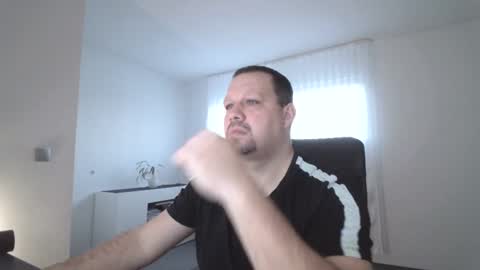 Snapshot of xxstrikerxx chatting on 01-20-25, 07:36 Eddi online show from 01-20-25, 07:36