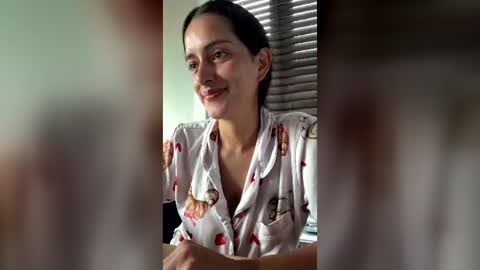 Snapshot of xxxbellalola chatting on 07-19-26, 12:42 Lola online show from 07-19-26, 12:42