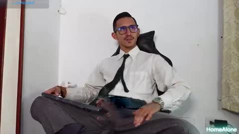 Snapshot of xxxhome_alonexxx chatting on 12-14-25, 07:40 Kev online show from 12-14-25, 07:40