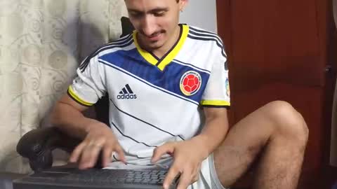 Snapshot of xxxhome_alonexxx chatting on 06-10-26, 07:35 Kev online show from 06-10-26, 07:35