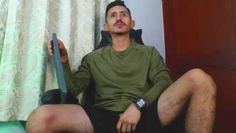 Snapshot of xxxhome_alonexxx chatting on 06-19-26, 07:28 Kev online show from 06-19-26, 07:28