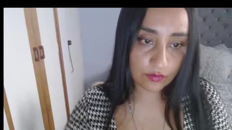 Snapshot of xxxvenus888 chatting on 02-17-25, 07:31 Lunhaa online show from 02-17-25, 07:31